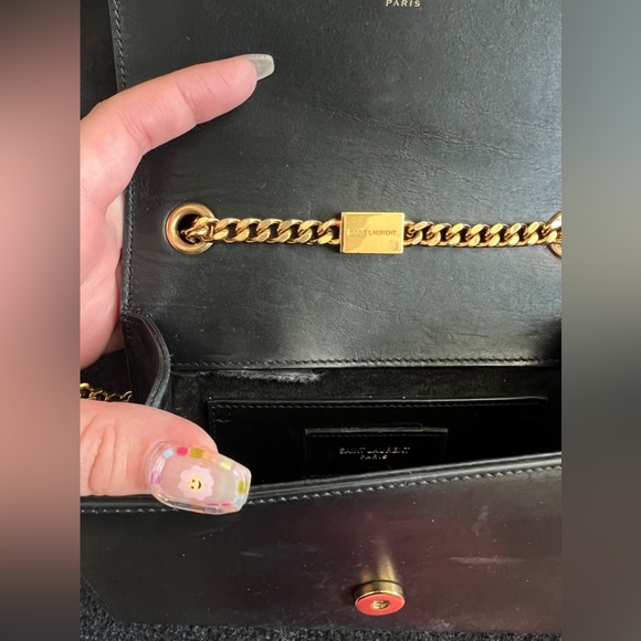 Gorgeous Yves Saint Laurent cross body bag black with gold accessory - Picture 12 of 13